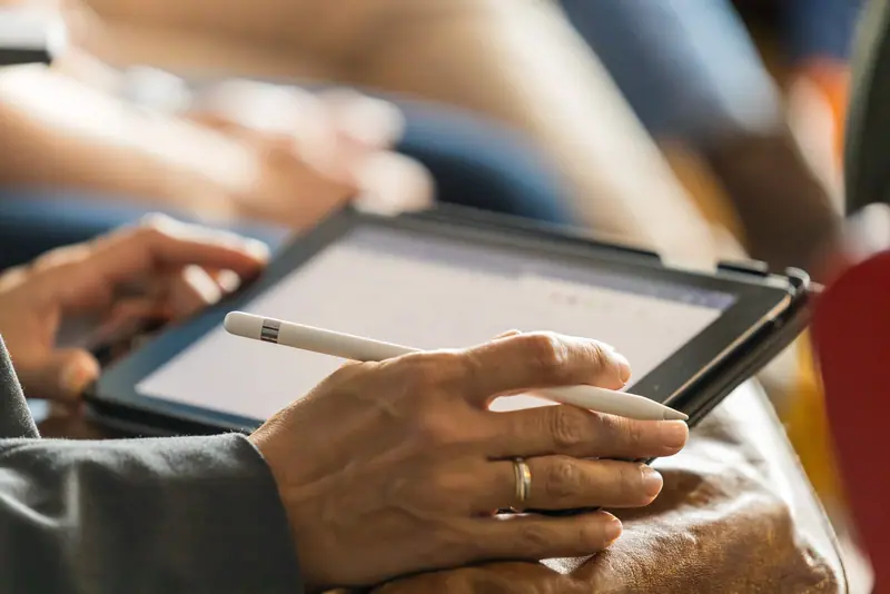 Tablet im Unterricht: Medienkompetenz entsteht in der Anwendung, nicht in der Theorie