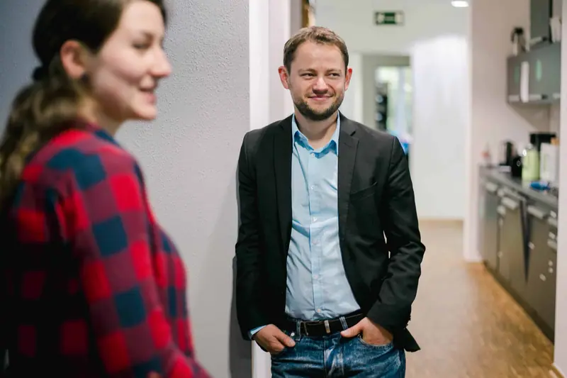 ISH-Team im Austausch während eines Teamtreffens